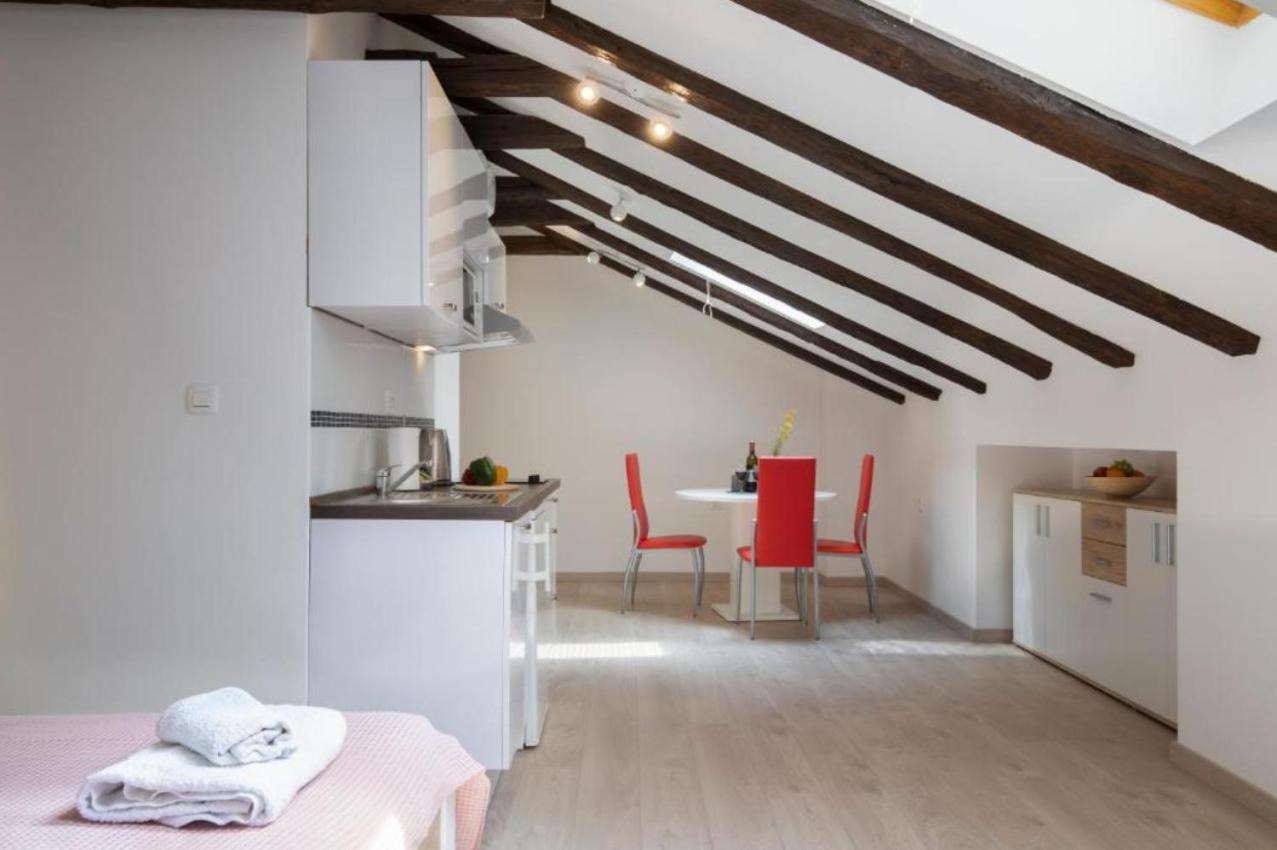 Central Apartments Pula Extérieur photo